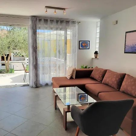 Mato Apartment *